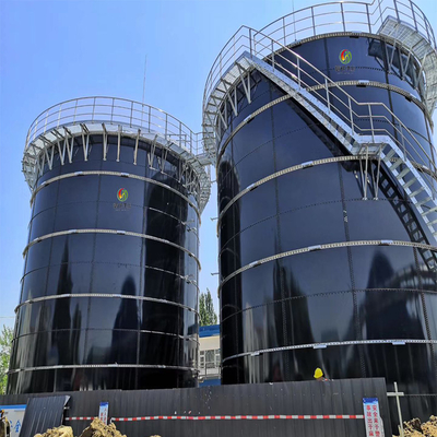 Equipo de digestión anaeróbica industrial con superficie lisa y polaca
